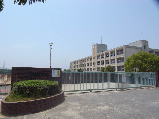 中学校　魚住東中学校（中学校）まで484m