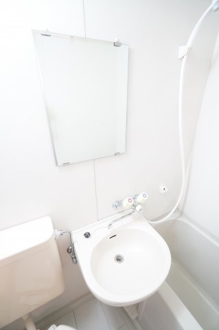 洗面設備　※同物件・反転タイプの写真です。