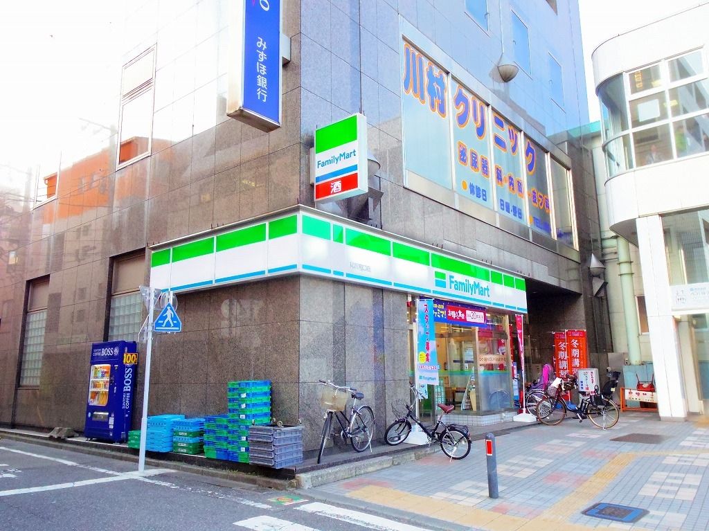 コンビニ　ファミリーマート 東伏見駅前店（コンビニ）まで19m