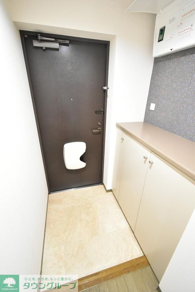 玄関　同物件別部屋写真