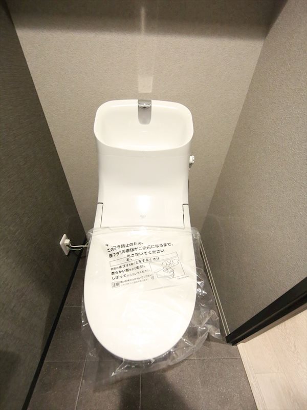 トイレ　温水洗浄暖房便座付トイレ