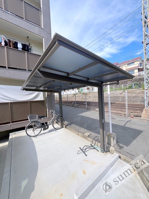 その他共有部分　屋根付き駐輪場が嬉しいです♪♪