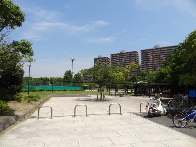 公園　高州中央公園（公園）まで325m
