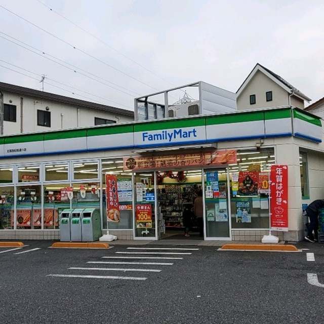 コンビニ　ファミリーマート北葛西ぼうしば通り店（コンビニ）まで409m