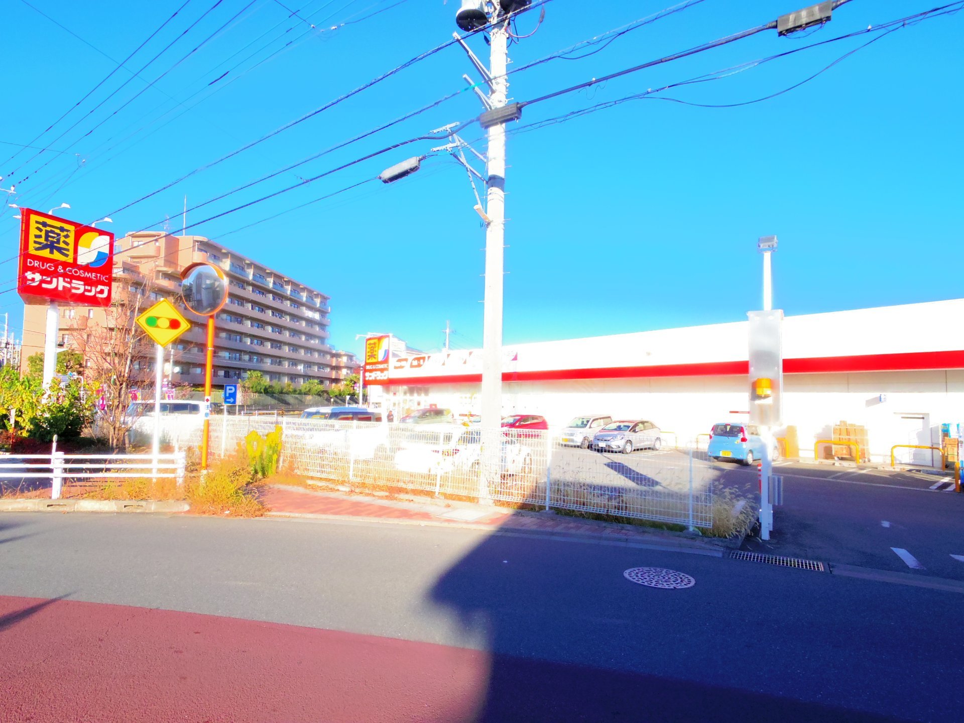 ドラックストア　サンドラッグ新座石神店（ドラッグストア）まで250m