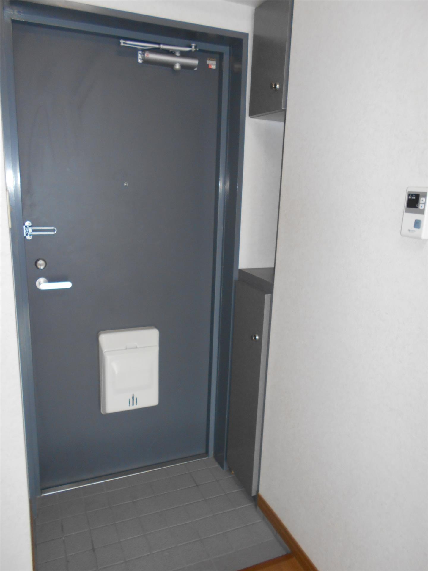 玄関　シューズボックス付きのすっきりした玄関♪（同仕様画像）