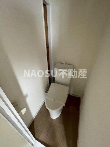 トイレ　落ち着いた色調のトイレです
