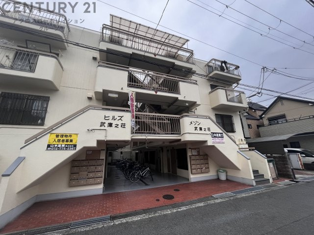 建物外観　居住者専用のごみ置き場があります。