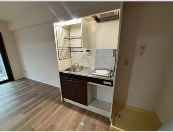 キッチン　※写真は同じマンションの違う部屋のものになります。
