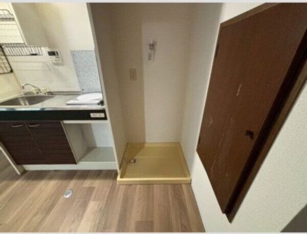 玄関　※写真は同じマンションの違う部屋のものになります。