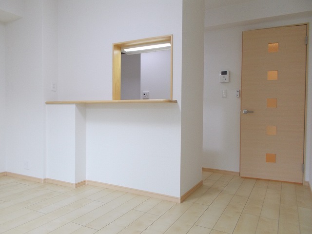 その他　洋室とリビングは廊下でわかれている1LDKのお部屋です☆