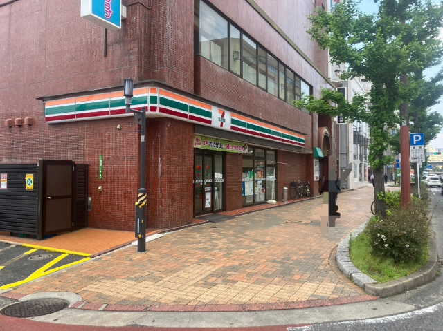 コンビニ　セブンイレブン小倉鍛冶１丁目店（コンビニ）まで89m