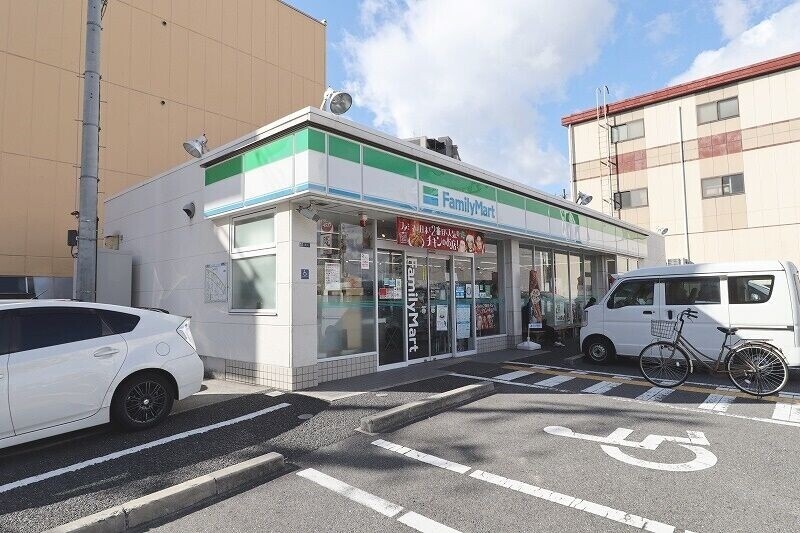 コンビニ　ファミリーマート桑津一丁目店（コンビニ）まで387m
