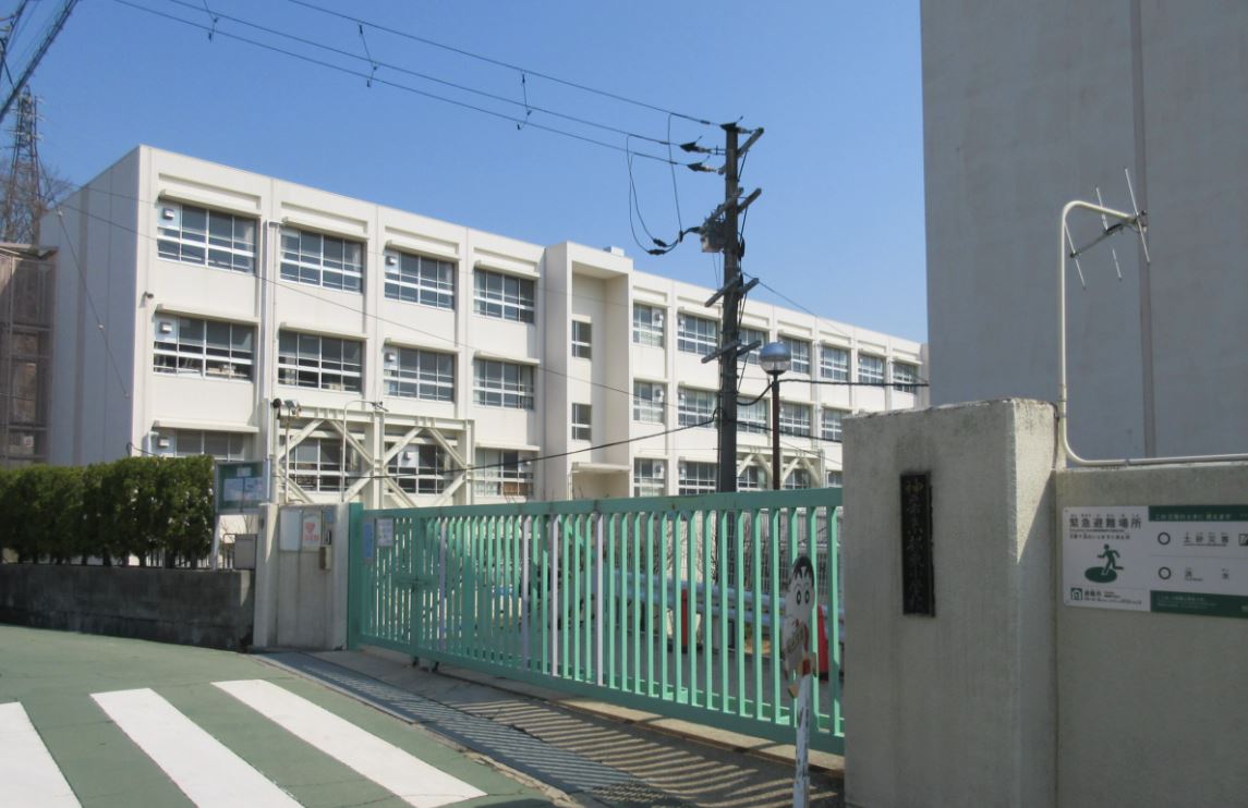 小学校　神戸市立小部小学校（小学校）まで389m