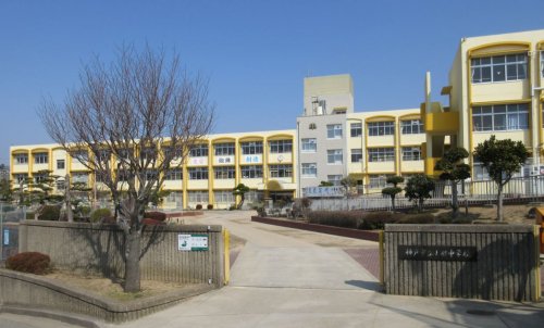 中学校　神戸市立小部中学校（中学校）まで1108m