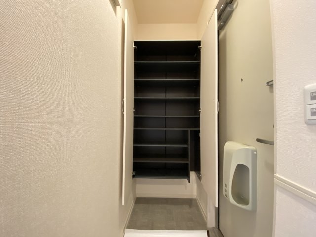 収納　シューズボックス