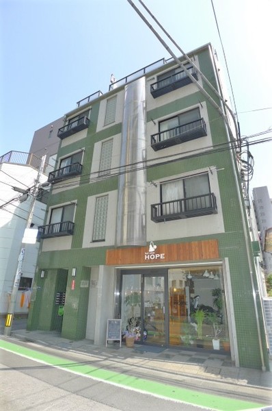 建物外観　住宅街に立地