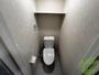 トイレ　こちらはトイレです。ピカピカなトイレで、気持ちも良いですね。
