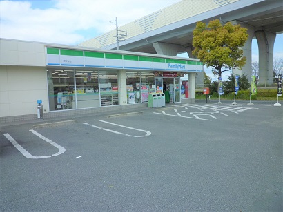 コンビニ　ファミリーマート 堺平井店（コンビニ）まで738m