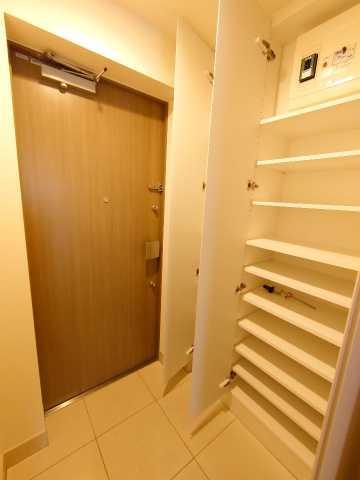 玄関　別部屋の参考写真となります