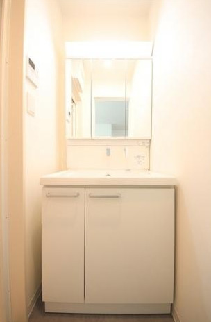 洗面設備　使いやすい独立洗面台です