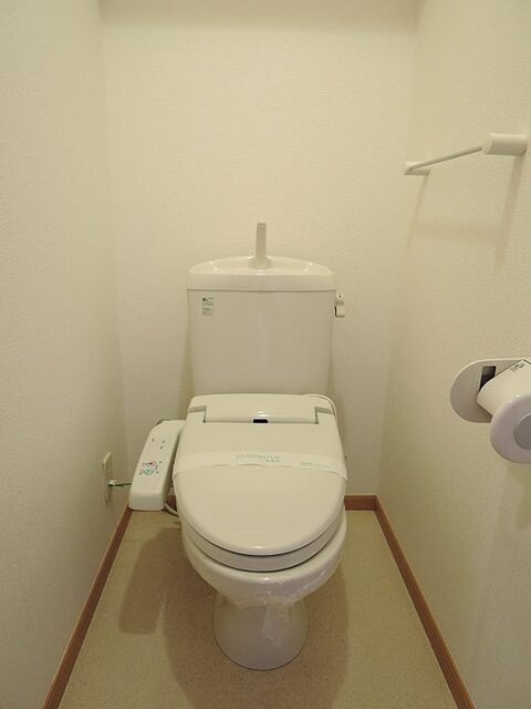 トイレ　温水洗浄便座です。