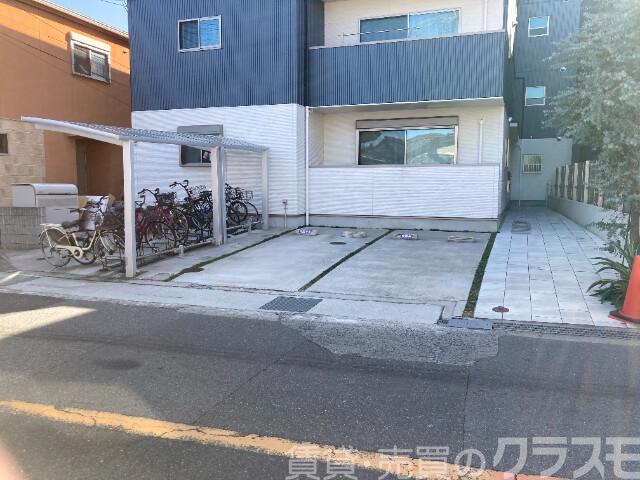 駐車場　敷地内駐車場