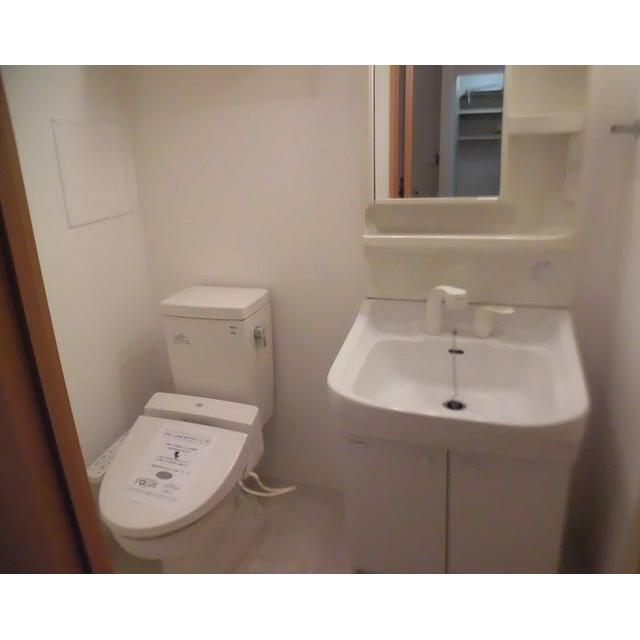 トイレ　忙しい朝にうれしいシャンプードレッサーとウォシュレット付きト