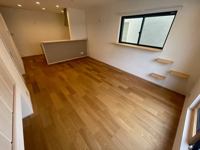 住吉1丁目戸建の居間写真