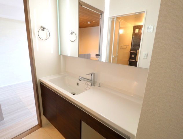 洗面設備　※同タイプの部屋写真です