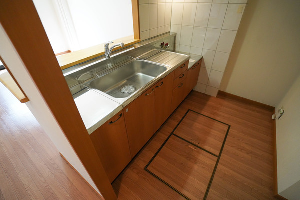 キッチン　同じ建物の別なお部屋