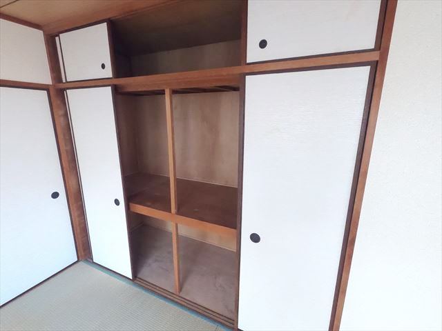 収納　和室には1間半の押入付き
