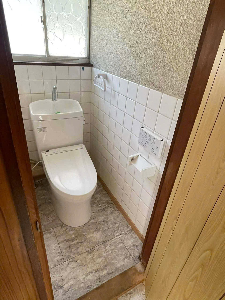 御津金川戸建のトイレ写真