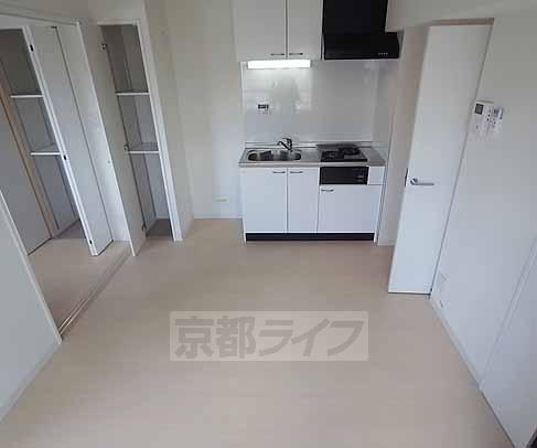 居室・リビング　２口コンロ付のキッチン。収納も多いですよ。