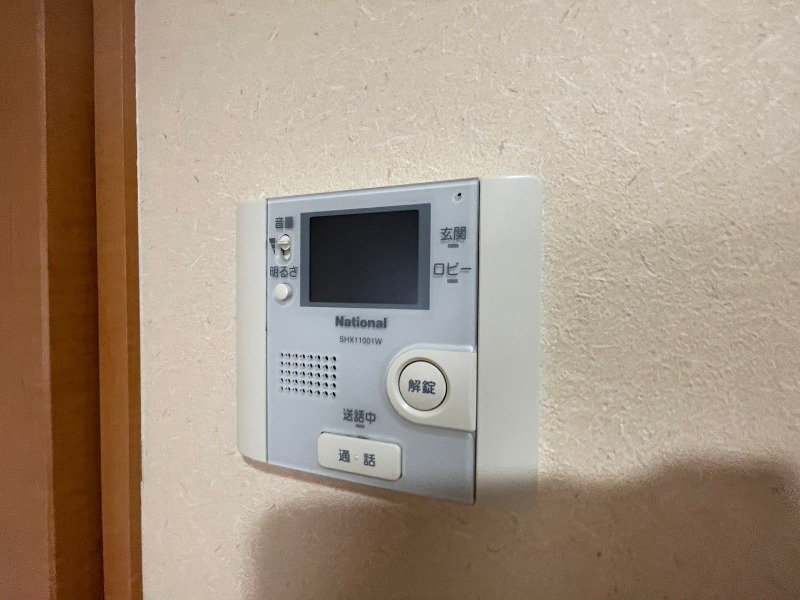 セキュリティ　ＴＶモニター付インターホンです。来客者の顔が見えるので安心！