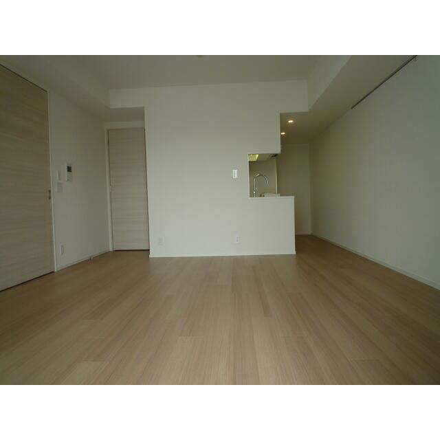 居室・リビング　13.5帖のきれいなLDK。