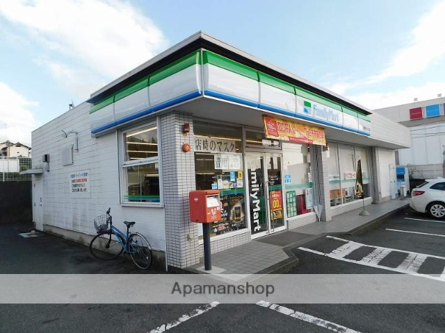 コンビニ　ファミリーマート（コンビニ）まで442m