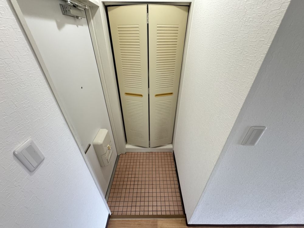 成小路ハイツの玄関写真