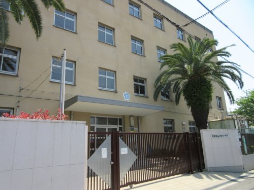 小学校　大阪市立神津小学校（小学校）まで819m
