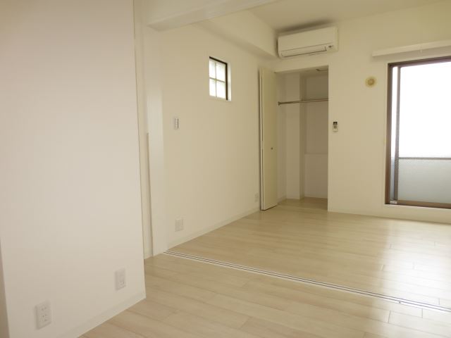 その他部屋・スペース　引戸を開け放って、広々としたワンルームとしても利用できます。