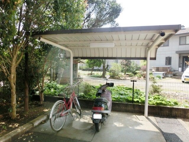その他　屋根付の駐輪スペースです。