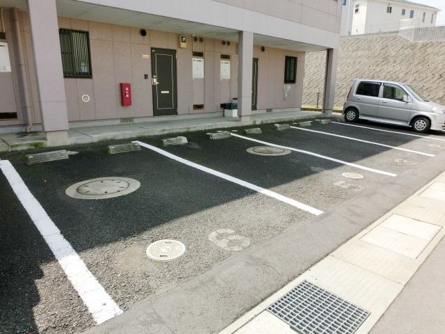 駐車場　敷地内の駐車スペースです。