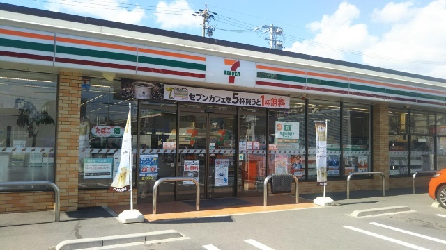 コンビニ　ファミリーマート豊生橋南店（コンビニ）まで240m