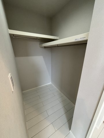 収納　※写真は201号室です。 ※相違する場合は現況を優先いたしま