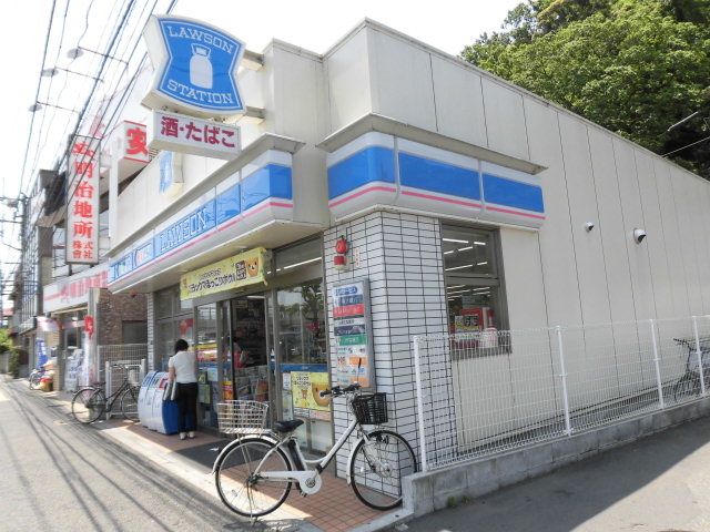 コンビニ　ローソン 大船駅西口店（コンビニ）まで975m