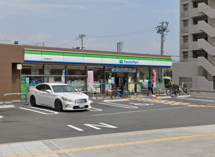コンビニ　ファミリーマート芦原駅前店（コンビニ）まで166m
