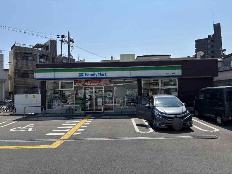 コンビニ　ファミリーマート赤川二丁目店（コンビニ）まで575m