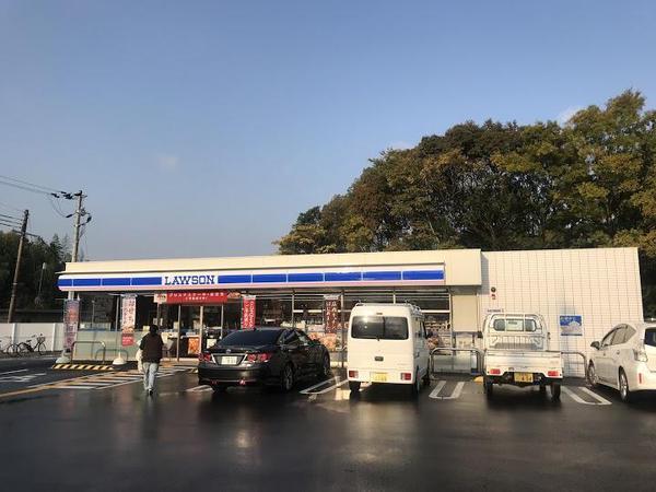 コンビニ　ローソン和泉伯太町四丁目店（コンビニ）まで373m