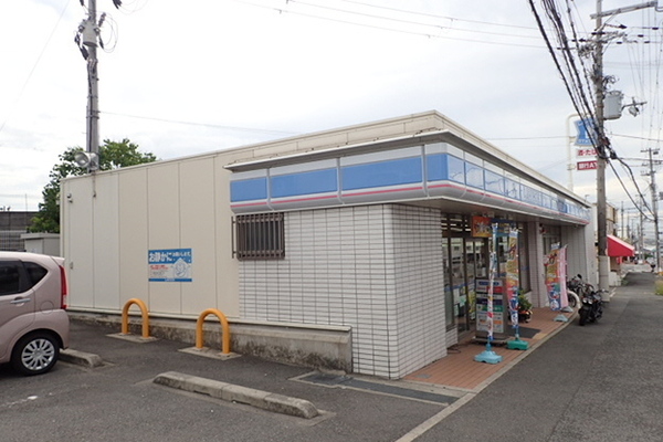 コンビニ　ローソン鶴山台店（コンビニ）まで1638m