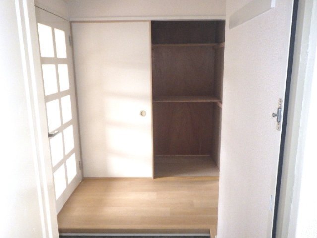 玄関　＊イメージ写真　同建物の別号室
